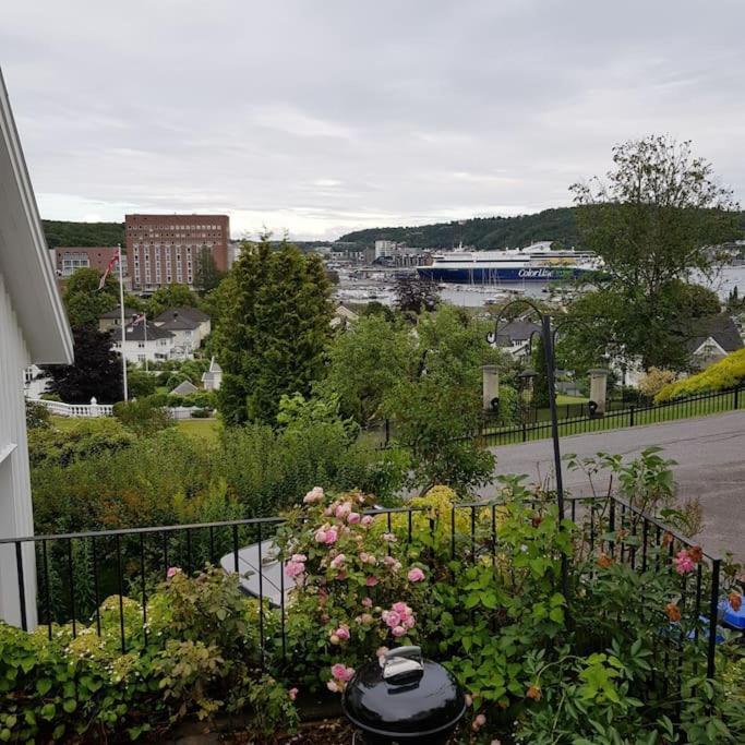 Lys Og Lettstelt Leilighet Med Utsikt Over Byen Apartment Sandefjord Bagian luar foto