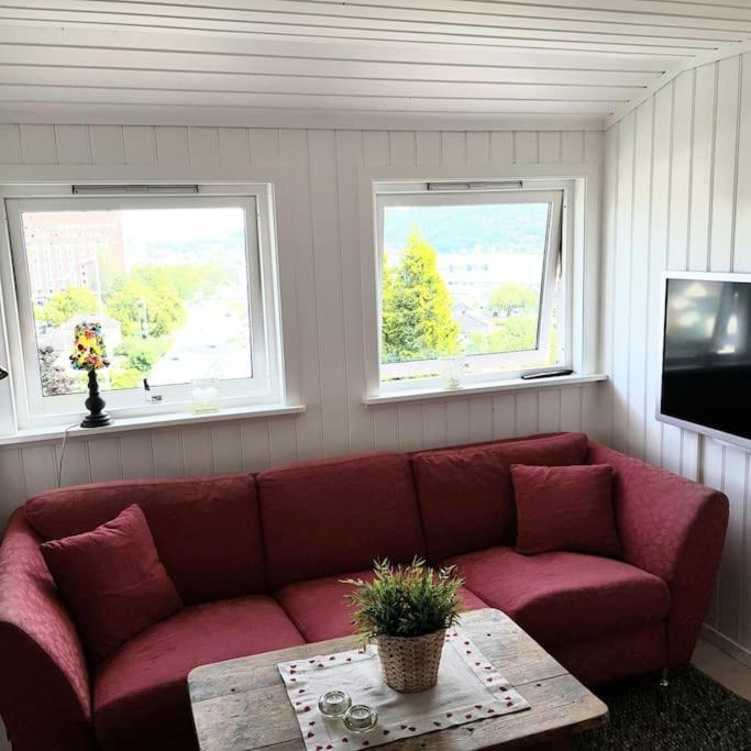 Lys Og Lettstelt Leilighet Med Utsikt Over Byen Apartment Sandefjord Bagian luar foto